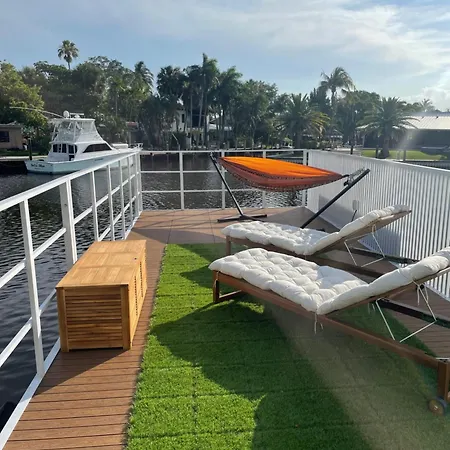 Unique Houseboat Modern And New Hotel Fort Lauderdale Exterior photo