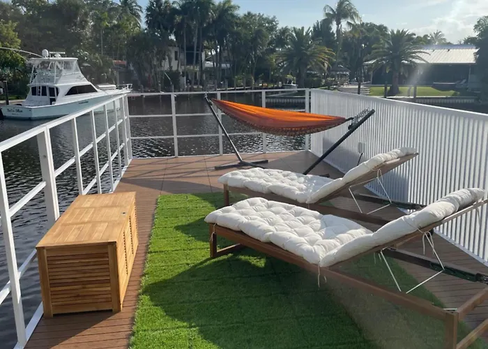 Unique Houseboat Modern And New